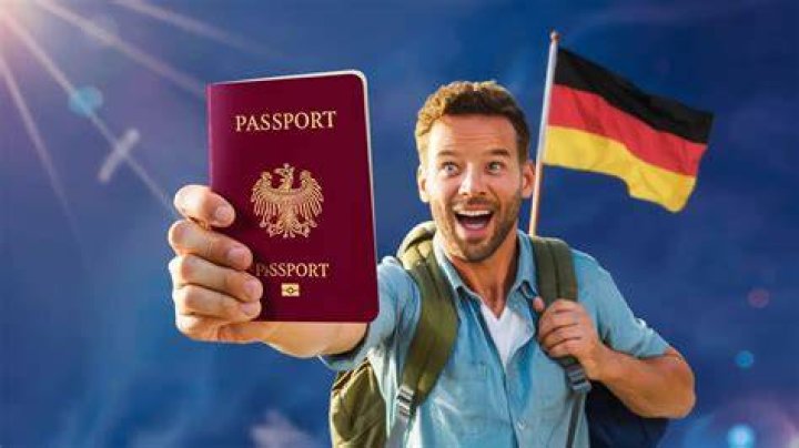 Can German citizens become US citizens?