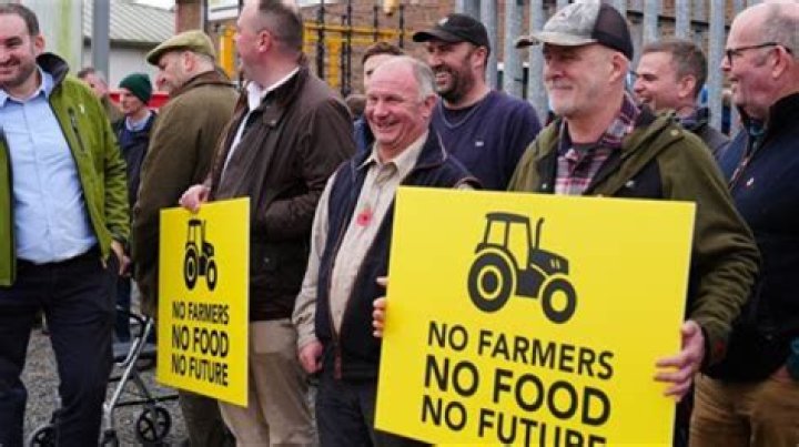 How much do farmer hands get paid?