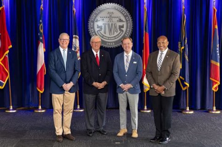 What is the salary of the CEO of the Tennessee Valley Authority?